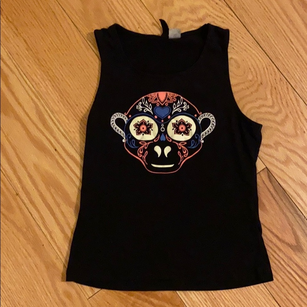Black tank with design